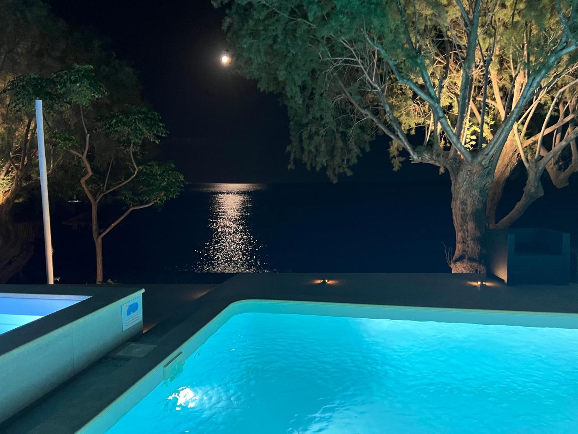 Nikkon Luxury Living Villa Árvi Kültér fotó
